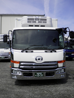 現在 ダンプ + トレーラー 約11台保有しています
